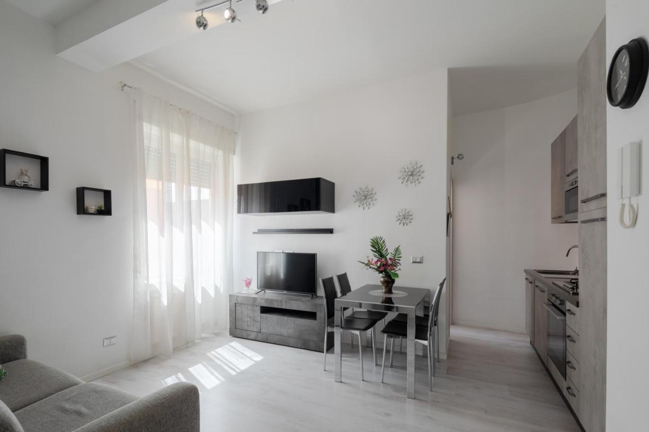 Per 4, Metro C Alessandrino, Wi-fi, A/c Apartment *