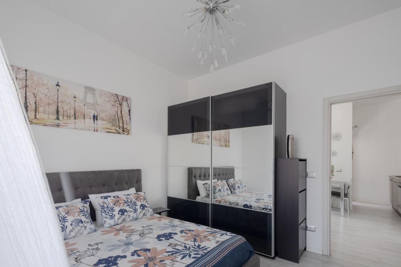 Apartment Per 4, Metro C Alessandrino, Wi-fi, A/c *